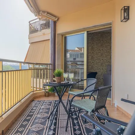 Gold En Apartment